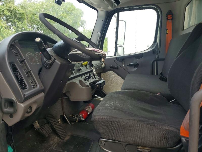 2016 Frht - freightliner M2 VIN 1FVACWDT8GHHH1808 COPART salvage auction — UNDERCARRIAGE, FL - CERT OF TITLE SLVG REBUILDABLE, sold $2,500 on 2026-08-12 (photo 5)