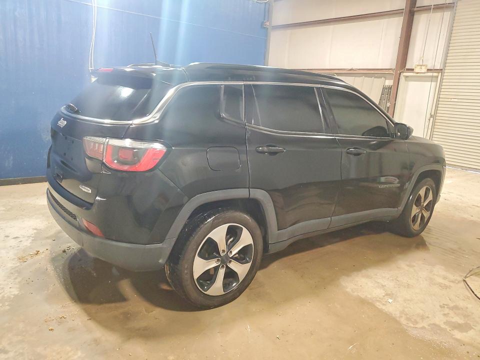 2018 Jeep Compass VIN 3C4NJCBB1JT102706 COPART salvage auction — NORMAL WEAR, TX - CERTIFICATE OF TITLE, sold $675 on 2026-08-13 (photo 3)