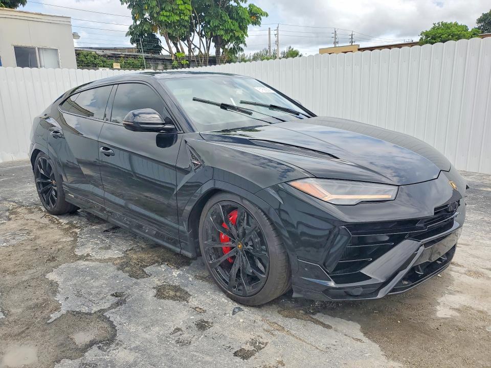 2023 Lamborghini Urus VIN ZPBCB3ZL4PLA26818 COPART salvage auction — SIDE, Cn - Parts Only, sold $100 on 2026-07-31 (photo 4)