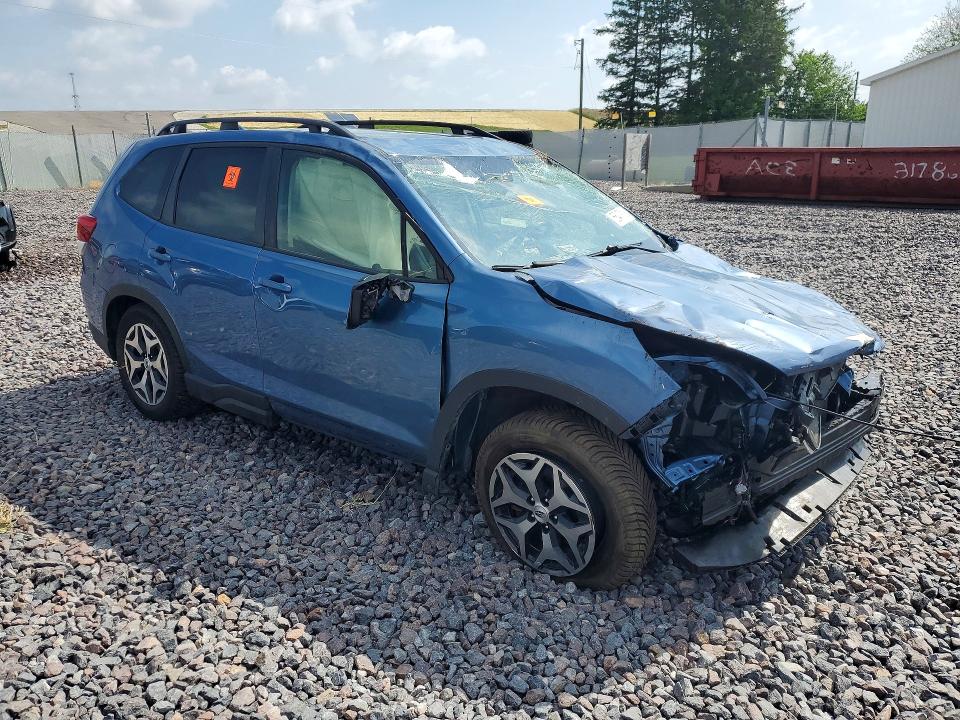 2022 Subaru Forester VIN JF2SKAEC8NH402662 COPART salvage auction — ROLLOVER, IN - CERT OF TITLE-SALVAGE TITLE, sold $1,450 on 2026-07-28 (photo 4)