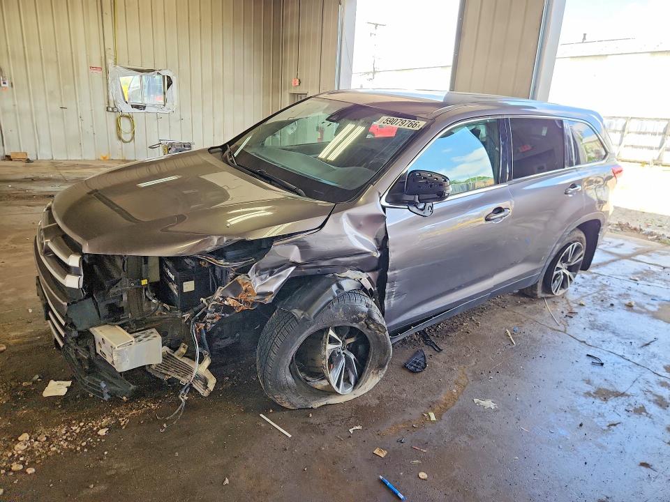 2019 Toyota Highlander VIN 5TDBZRFH3KS977777 COPART salvage auction — MINOR DENT/SCRATCHES, Il - Certificate Of Title, sold $7,800 on 2026-07-20 (photo 1)