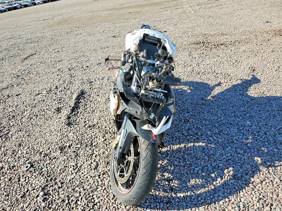 2010 Aprilia Rsv VIN ZD4RKC019AS000181 COPART salvage auction — FRONT END, Az - Cert Of Title - Salvage, sold $825 on 2026-08-13 (photo 2)