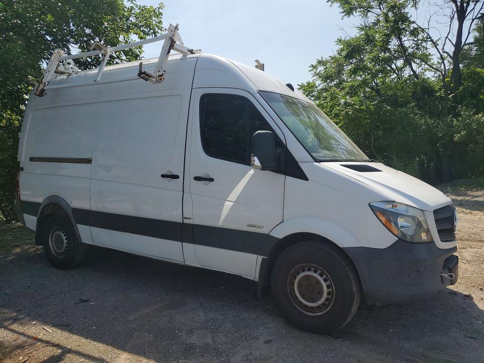 2015 Mercedes-benz Sprinter VIN WD3PE7CC8FP110948 COPART salvage auction — MINOR DENT/SCRATCHES, Md - Certificate Of Title, sold $3,300 on 2026-07-13 (photo 4)