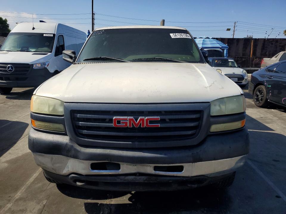 2002 Gmc SIERRA VIN 1GDHC24U12E117350 COPART salvage auction — NORMAL WEAR, Ca - Dis/Dlr/Exp Only Clean Title, sold $225 on 2026-07-10 (photo 5)