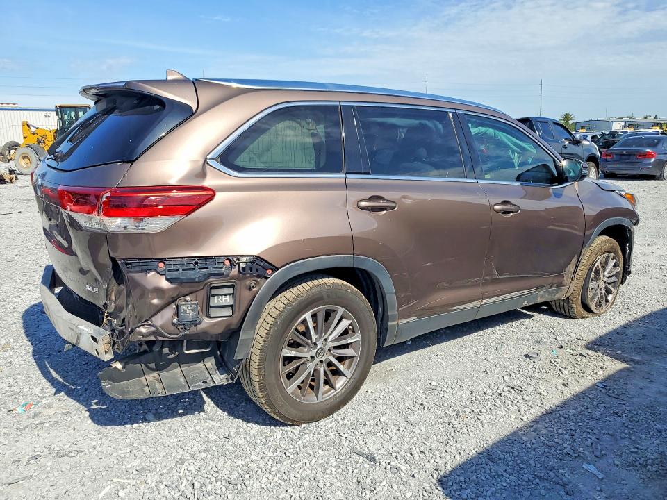 2019 Toyota VIN 5TDKZRFH1KS312604 COPART salvage auction — FRONT END, Fl - Certificate Of Destruction, sold $6,800 on 2026-07-14 (photo 3)
