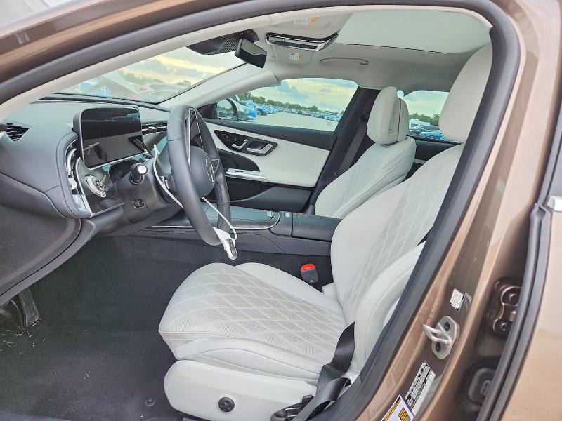 2026 Mercedes-benz E-klasse VIN W1KLF4GB2TA212736 COPART salvage auction — SIDE, Fl - Cert Of Title Slvg Rebuildable, sold $35,750 on 2026-07-14 (photo 7)
