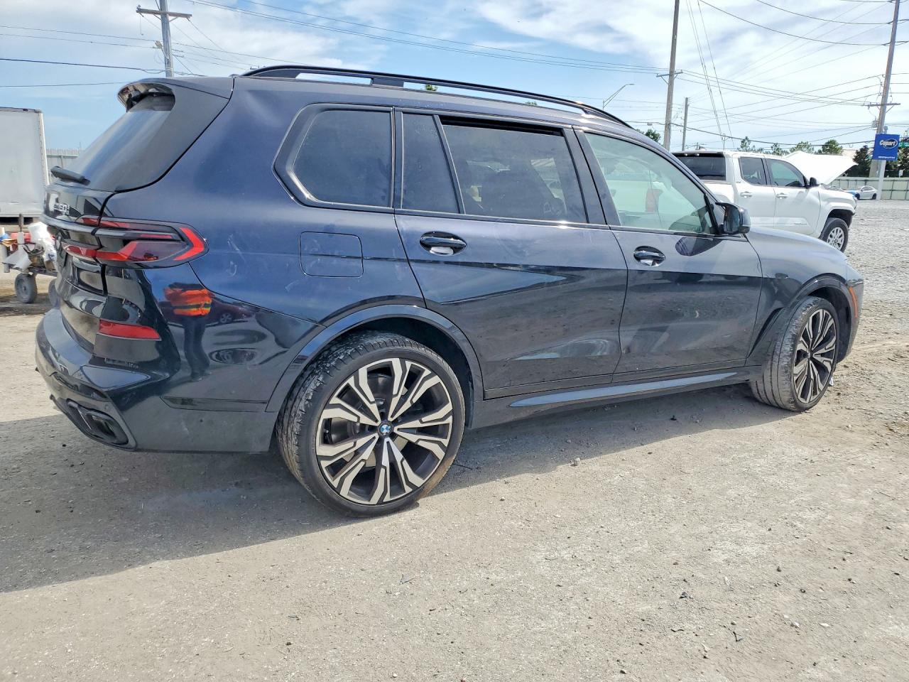 2025 BMW X7 VIN 5UX33EM06S9Y31091 COPART salvage auction — Side, Rb - Salvage Title, sold $43,000 on 2026-09-25 (photo 3)