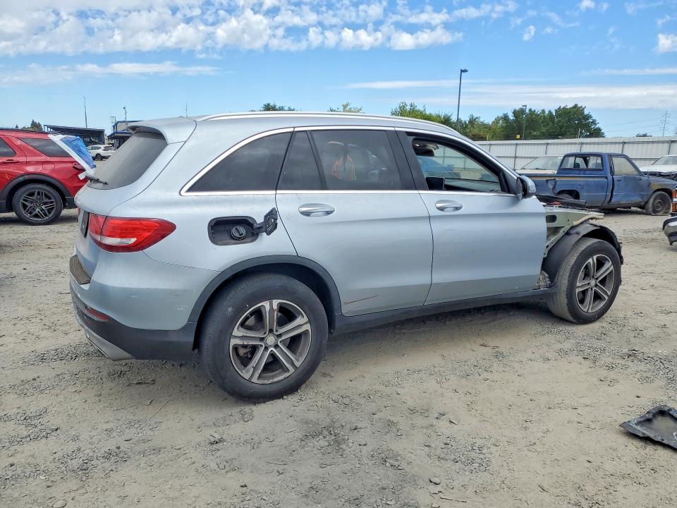 2016 Mercedes-benz Glc class VIN WDC0G4JB3GF102204 COPART salvage auction — VANDALISM, CA - SALVAGE CERTIFICATE, sold $1,650 on 2026-08-11 (photo 3)