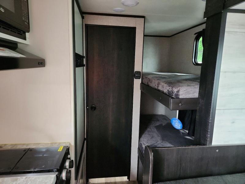 2022 Jayco jay Jay flight VIN 1UJBJ0AJ2N17B0138 COPART salvage auction — WATER/FLOOD, GA - CERT OF TITLE-SALVAGE, sold $6,200 on 2026-07-23 (photo 6)