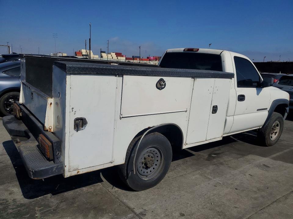 2002 Gmc SIERRA VIN 1GDHC24U12E117350 COPART salvage auction — NORMAL WEAR, Ca - Dis/Dlr/Exp Only Clean Title, sold $225 on 2026-07-10 (photo 3)