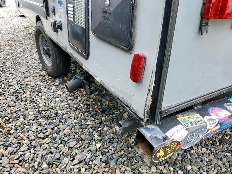 2017 Coachmen rv Apex nano travel tra VIN 5ZT2CXHC8HF011617 COPART salvage auction — REAR END, CO - SALVAGE TITLE, sold $800 on 2026-07-16 (photo 9)