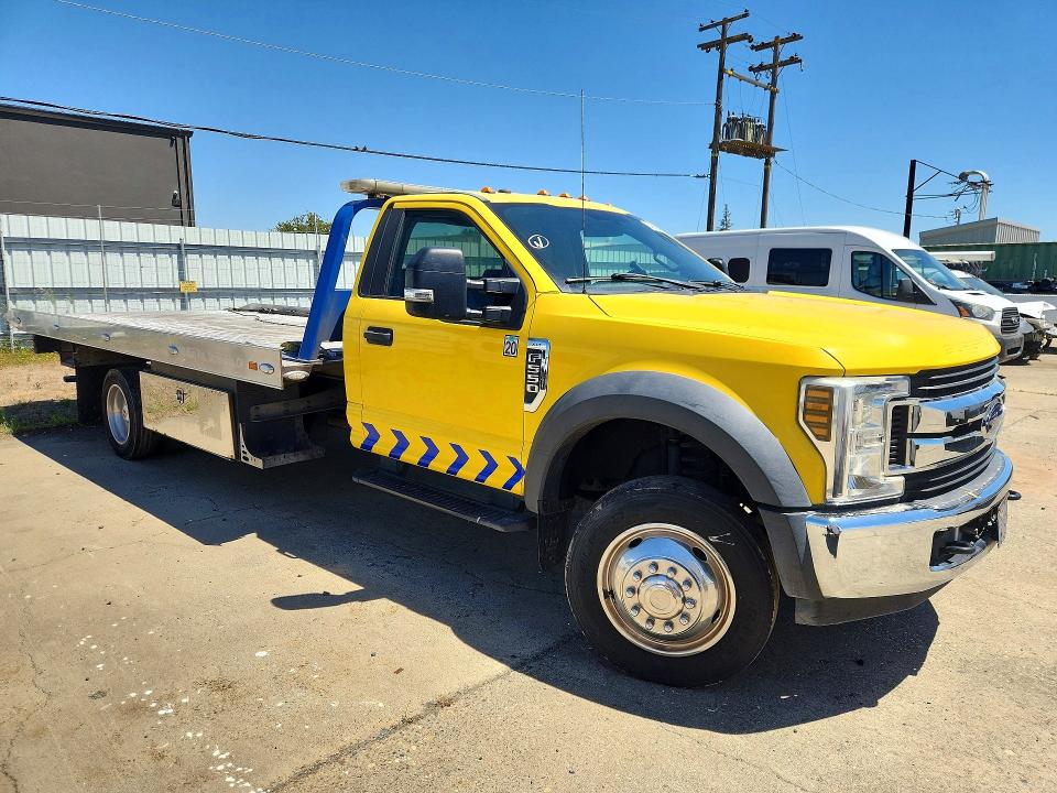 2019 Ford F-550 super duty VIN 1FDUF5GY2KDA01683 COPART salvage auction — NORMAL WEAR, Ca - Dis/Dlr/Exp Only Clean Title, sold $18,000 on 2026-07-24 (photo 4)