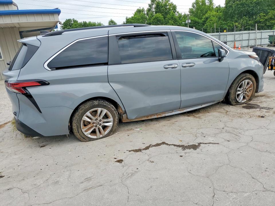 2022 Toyota Sienna VIN 5TDASKFC8NS051259 COPART salvage auction — ROLLOVER, NC - SALVAGE CERTIFICATE OF TITLE, sold $250 on 2026-07-30 (photo 3)