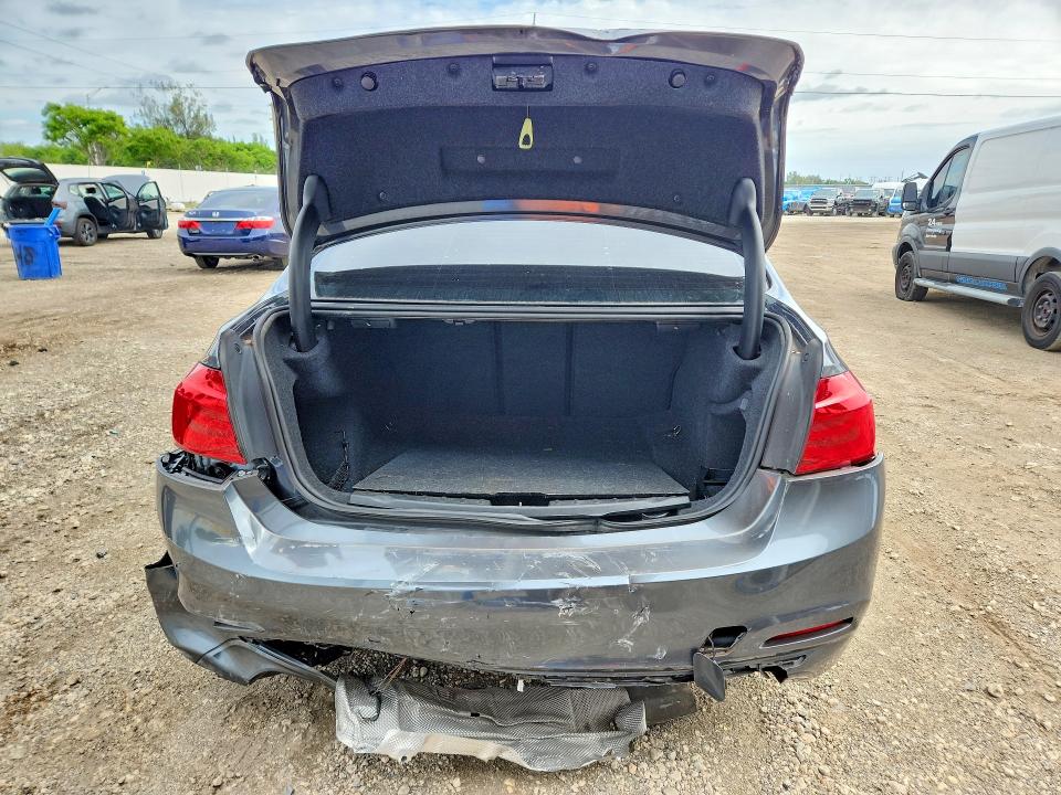 2018 BMW 3er VIN WBA8B9G53JNU58071 COPART salvage auction — REAR END, Fl - Cert Of Title Slvg Rebuildable, sold $5,900 on 2026-07-08 (photo 6)
