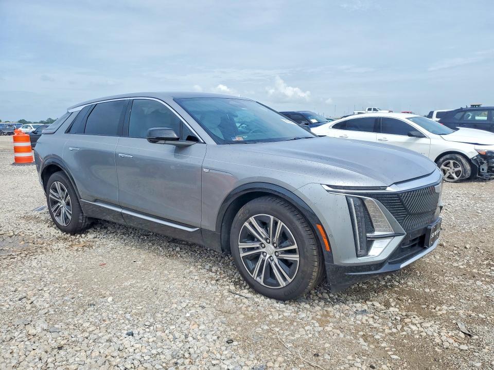 2025 Cadillac VIN 1GYKPNRL7SZ306216 COPART salvage auction — SIDE, Tx - Salvage Vehicle Title, sold $14,400 on 2026-08-10 (photo 4)