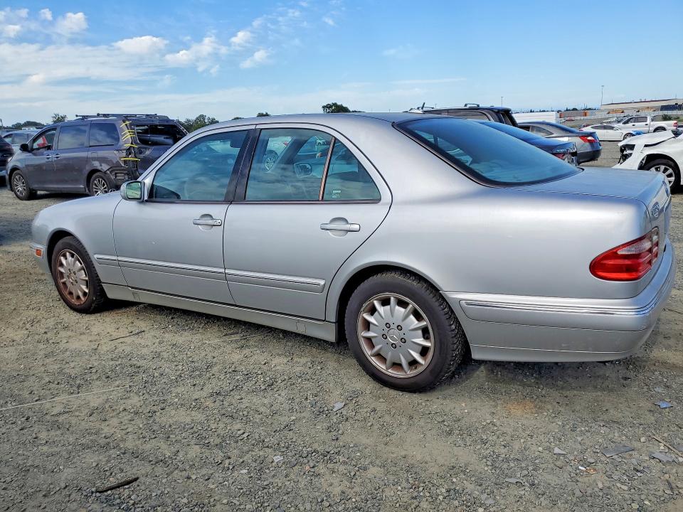 2001 Mercedes-benz E-class VIN WDBJF65J71B172327 COPART salvage auction — MINOR DENT/SCRATCHES, Ca - Dis/Dlr/Exp Only Clean Title, sold $1,300 on 2026-07-09 (photo 2)