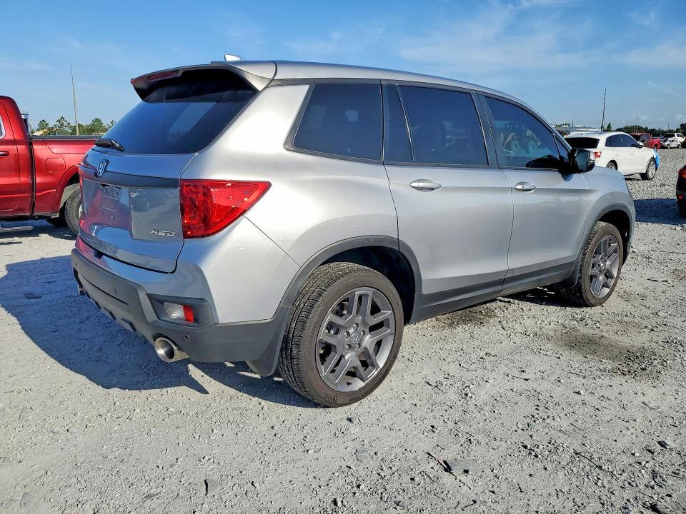 2023 Honda Passport VIN 5FNYF8H59PB028942 COPART salvage auction — WATER/FLOOD, FL - CERT OF TITLE-SLVG REBLD FLOOD, sold $12,100 on 2026-07-28 (photo 3)