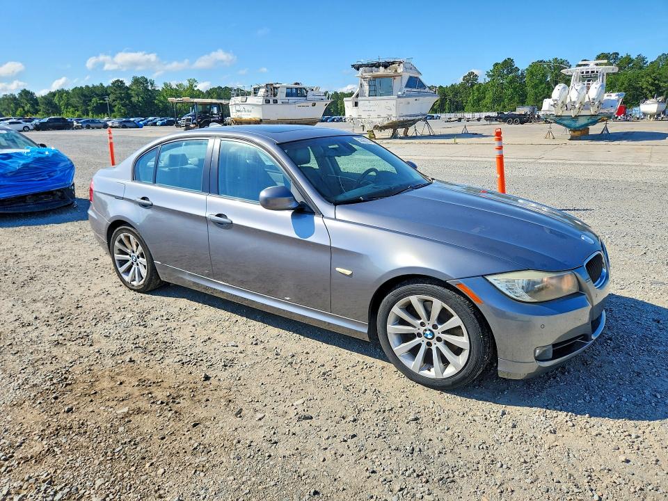 2009 BMW 3er VIN WBAPH77549NM46392 COPART salvage auction — SIDE, NC - SALVAGE CERTIFICATE OF TITLE, sold $275 on 2026-08-03 (photo 4)