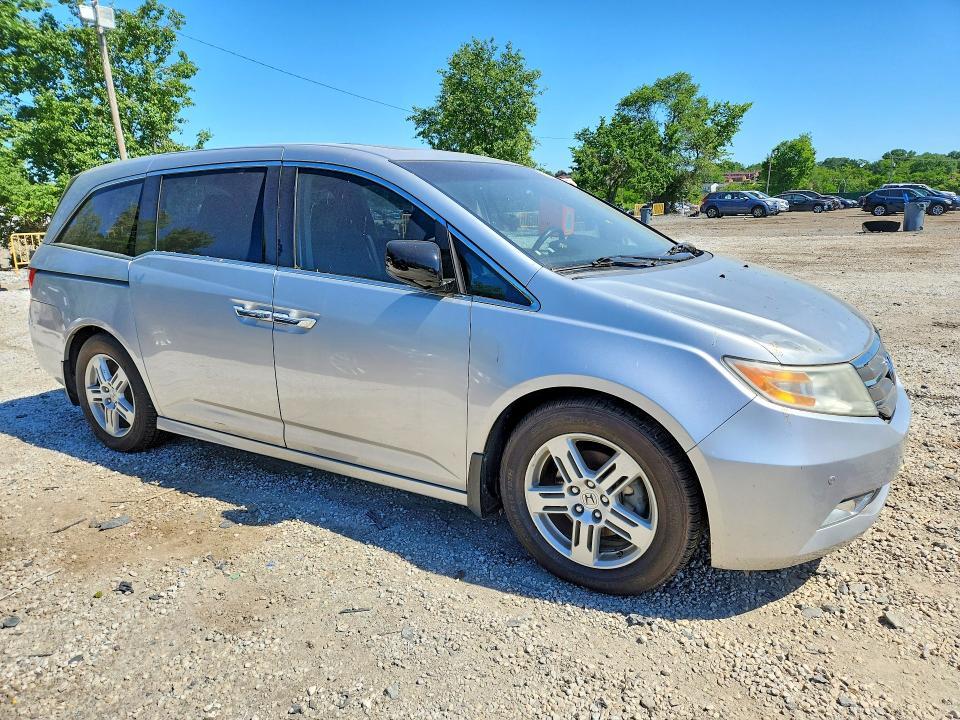 2013 Honda VIN 5FNRL5H99DB017286 COPART salvage auction — MINOR DENT/SCRATCHES, Ca - Certificate Of Title, sold $6,000 on 2026-08-04 (photo 4)