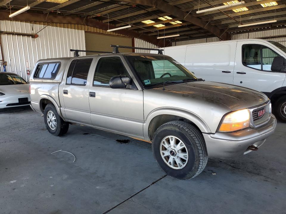 2002 Gmc Sonoma VIN 1GTDT13W32K208282 COPART salvage auction — MINOR DENT/SCRATCHES, Ca - Dis/Dlr/Exp Only Clean Title, sold $750 on 2026-07-02 (photo 4)