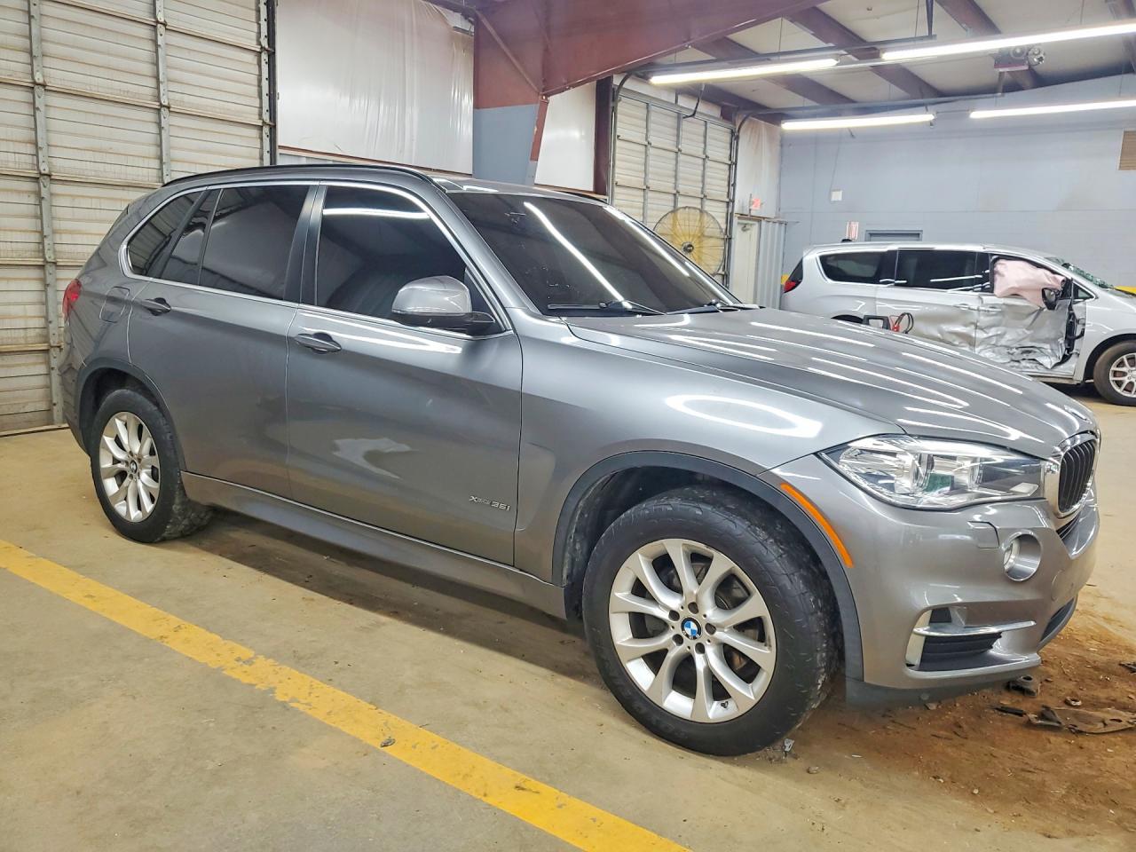 2016 BMW X5 VIN 5UXKR0C5XG0P30464 COPART salvage auction — Minor Dent/Scratches, FL - DEALER ONLY CLEAN TITLE (P), sold $2,700 on 2026-07-01 (photo 4)