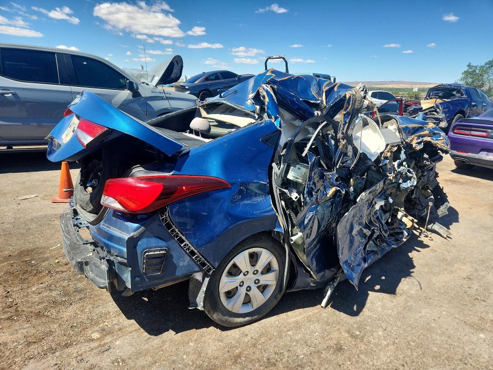 2016 Hyundai Elantra VIN KMHDH4AE5GU640683 COPART salvage auction — SIDE, Co - Salvage Title, sold $175 on 2026-07-06 (photo 3)