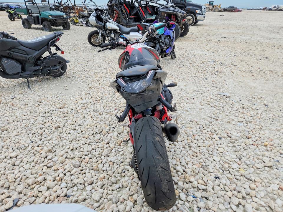 2015 Honda Cb VIN ZDCSC601XFF220143 COPART salvage auction — FRONT END, Tx - Salvage Vehicle Title, sold $1,050 on 2026-08-06 (photo 4)