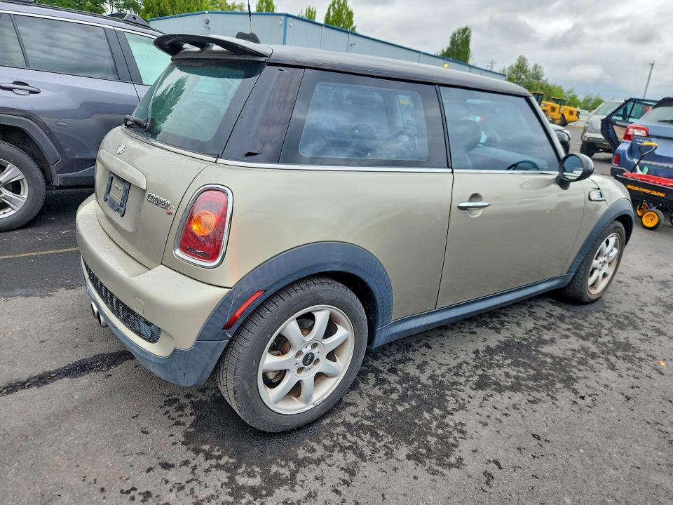 2007 Mini Cooper VIN WMWMF73517TV31343 COPART salvage auction — MINOR DENT/SCRATCHES, Or - Salvage Title Certificate, sold $750 on 2026-07-08 (photo 3)