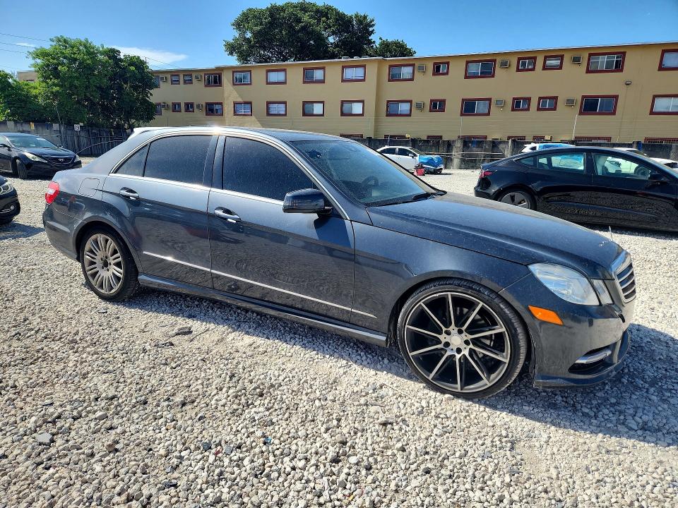 2013 Mercedes-benz E-klasse VIN WDDHF5KB0DA754471 COPART salvage auction — SIDE, Salvage Title, sold $1,100 on 2026-07-24 (photo 4)
