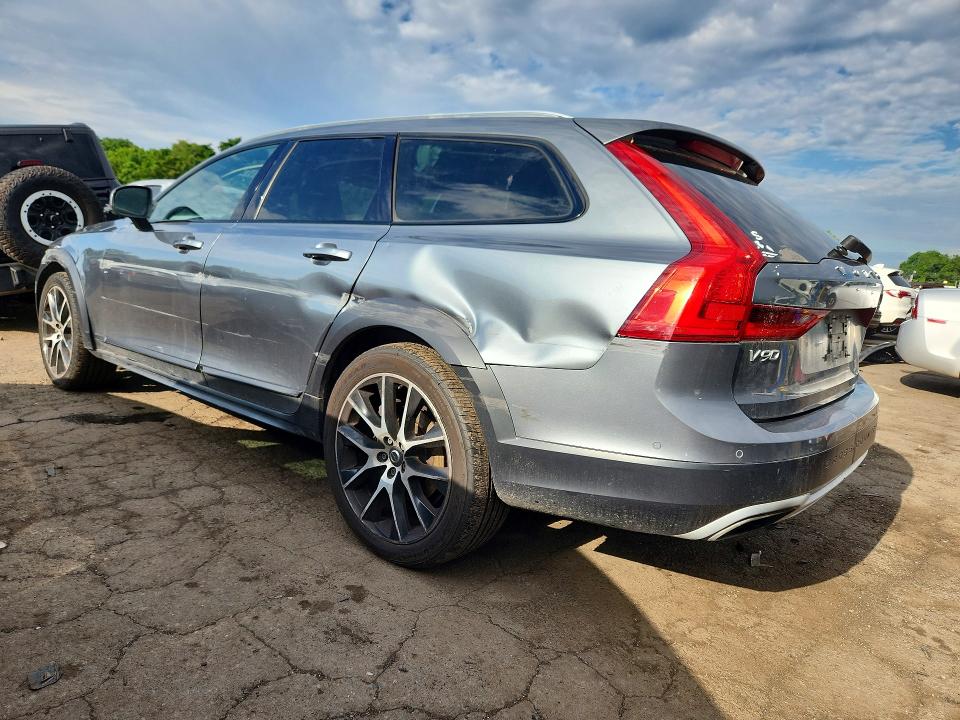 2017 Volvo V90 VIN YV4A22NL0H1005151 COPART salvage auction — SIDE, Co - Salvage Title, sold $6,400 on 2026-07-07 (photo 2)