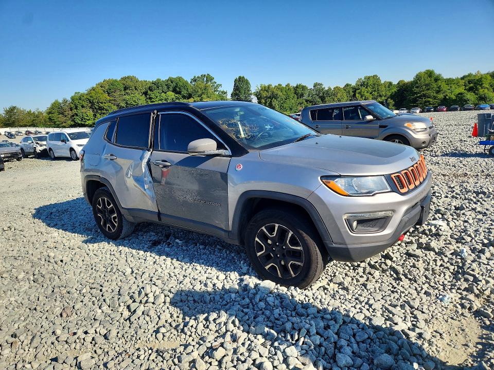 2020 Jeep Compass VIN 3C4NJDDB9LT221397 COPART salvage auction — SIDE, Nc - Dealer Only Clean Title, sold $4,400 on 2026-08-06 (photo 4)