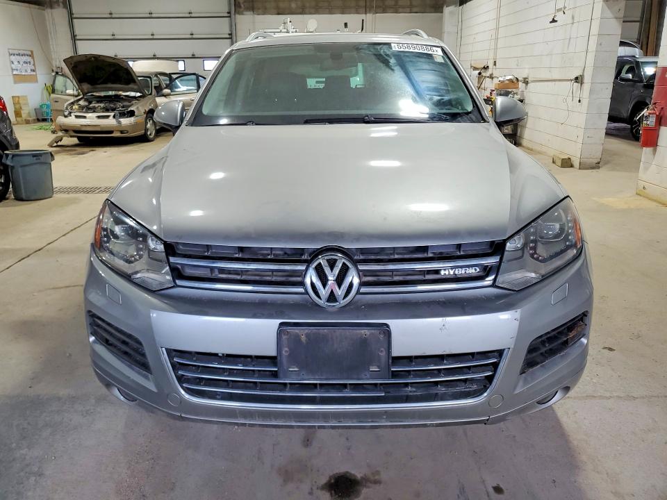 2011 Volkswagen Touareg VIN WVGFG9BP1BD004991 COPART salvage auction — MECHANICAL, Mn - Certificate Of Title, sold $1,700 on 2026-07-21 (photo 5)