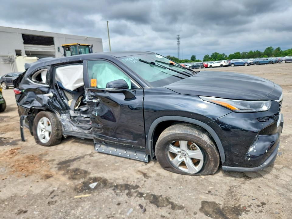 2023 Toyota Highlander VIN 5TDBBRCH8PS108818 COPART salvage auction — SIDE, Va - Cert Of Title - Salvage, sold $4,750 on 2026-07-15 (photo 4)