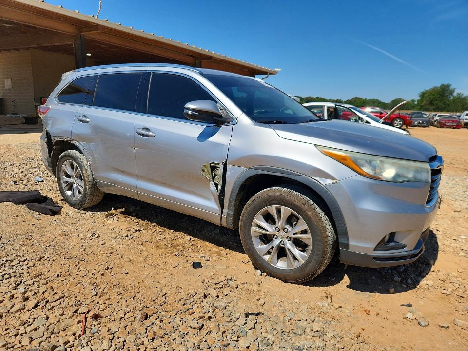 2015 Toyota Highlander VIN 5TDKKRFH9FS058960 COPART salvage auction — SIDE, AL - CERT OF TITLE-SALVAGE TITLE, sold $7,500 on 2026-07-29 (photo 4)