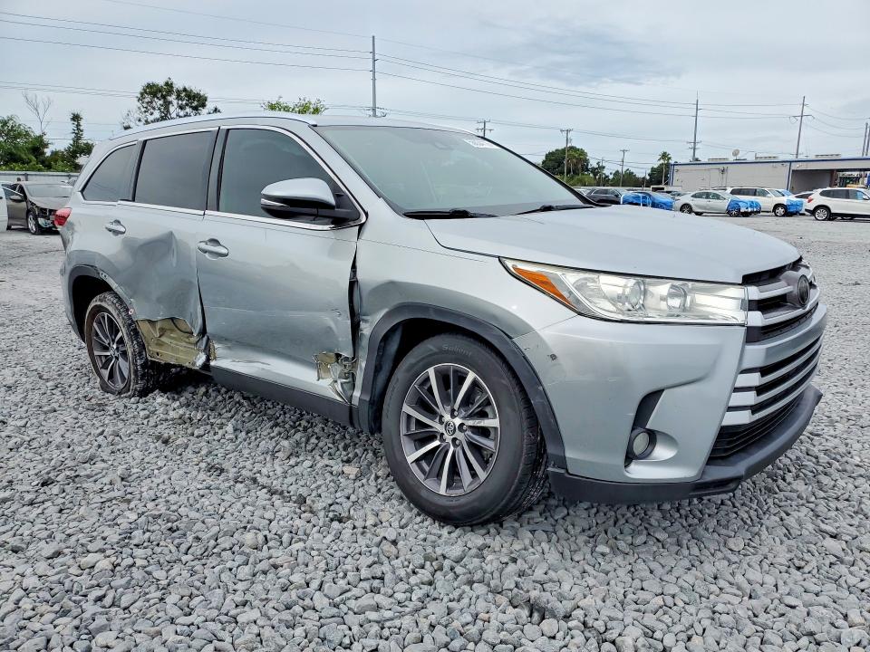 2019 Toyota VIN 5TDKZRFHXKS558308 COPART salvage auction — SIDE, FL - CERT OF TITLE SLVG REBUILDABLE, sold $350 on 2026-07-24 (photo 4)