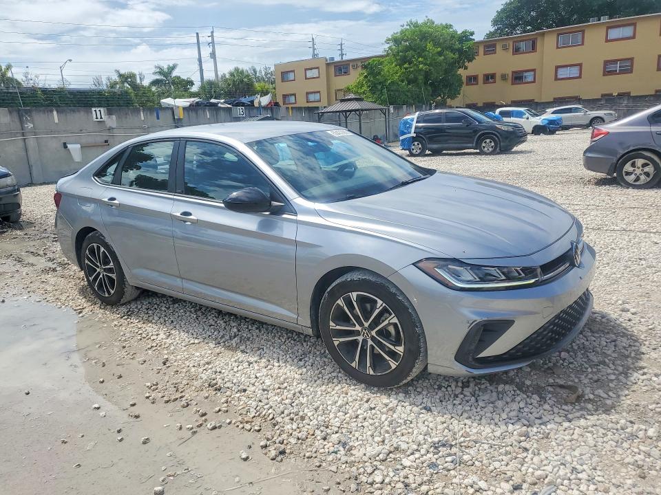2025 Volkswagen Jetta VIN 3VWBX7BU2SM049324 COPART salvage auction — REAR END, Fl - Cert Of Title Slvg Rebuildable, sold $6,500 on 2026-07-31 (photo 4)