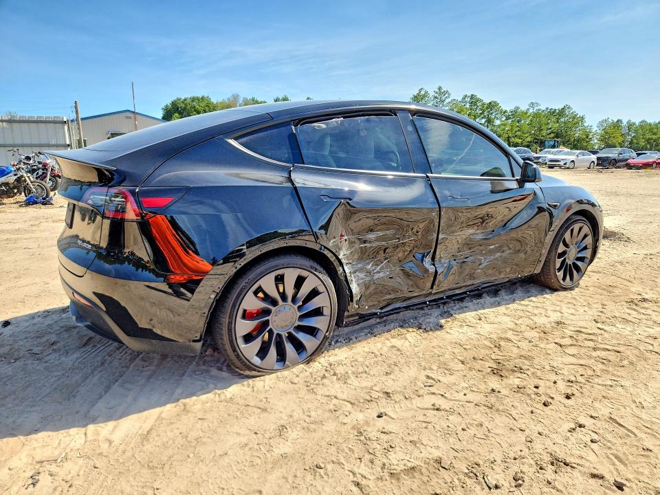 2024 Tesla Model y VIN 7SAYGDEF8RF039777 COPART salvage auction — SIDE, FL - CERT OF TITLE SLVG REBUILDABLE, sold $12,100 on 2026-07-24 (photo 3)