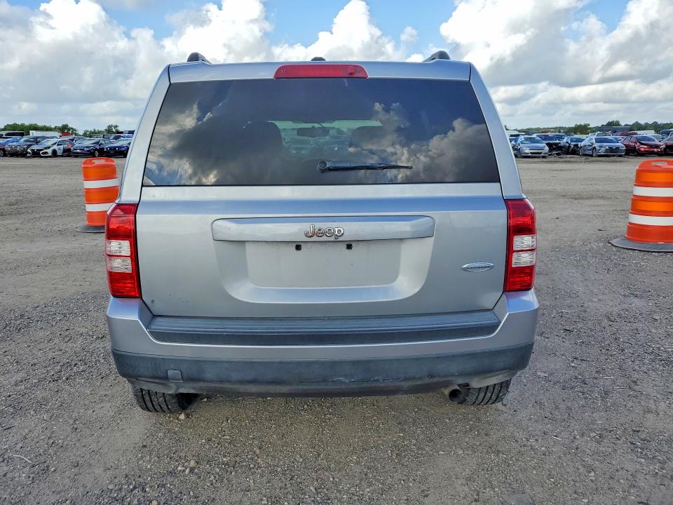 2016 Jeep Liberty (patriot) VIN 1C4NJPFAXGD698115 COPART salvage auction — MINOR DENT/SCRATCHES, Tx - Certificate Of Title, sold $700 on 2026-07-02 (photo 6)
