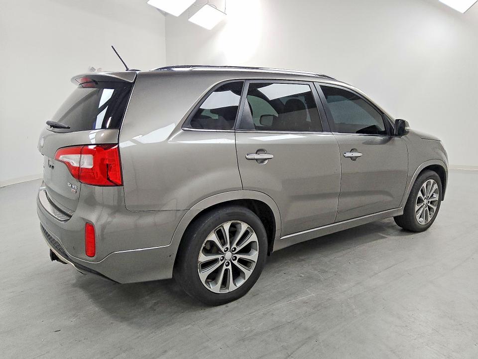 2014 Kia Sorento VIN 5XYKW4A78EG548758 COPART salvage auction — MINOR DENT/SCRATCHES, Wv - Certificate Of Title, sold $2,600 on 2026-07-07 (photo 3)