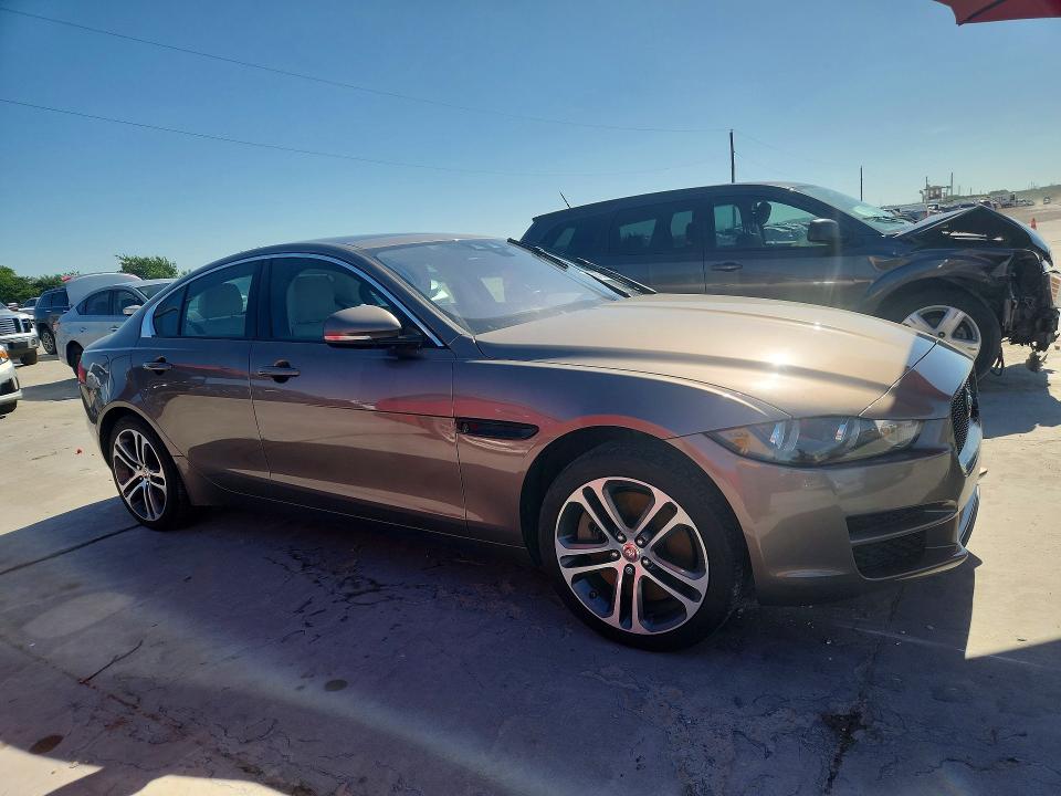 2017 Jaguar Xe VIN SAJAJ4BVXHA973363 COPART salvage auction — NORMAL WEAR, Ok - Certificate Of Title, sold $1,600 on 2026-07-02 (photo 4)