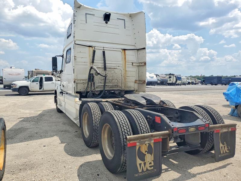 2017 Volvo Vnl VIN 4V4NC9EH0HN954895 COPART salvage auction — MINOR DENT/SCRATCHES, FL - CERTIFICATE OF TITLE, sold $5,100 on 2026-07-23 (photo 3)