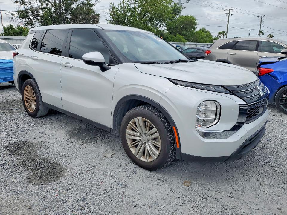 2024 Mitsubishi VIN JA4J3UA80RZ014300 COPART salvage auction — MINOR DENT/SCRATCHES, Fl - Certificate Of Title (P), sold $14,900 on 2026-07-27 (photo 4)