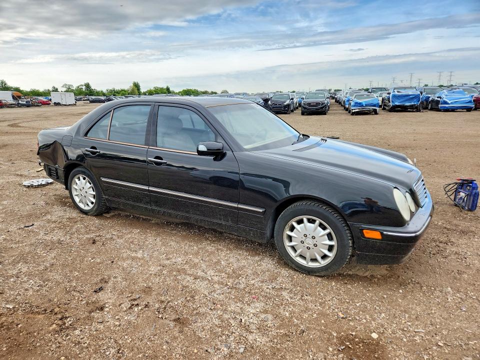2000 Mercedes-benz E-klasse VIN WDBJF65J7YB026908 COPART salvage auction — REAR END, Il - Salvage Certificate, sold $1,900 on 2026-07-16 (photo 4)
