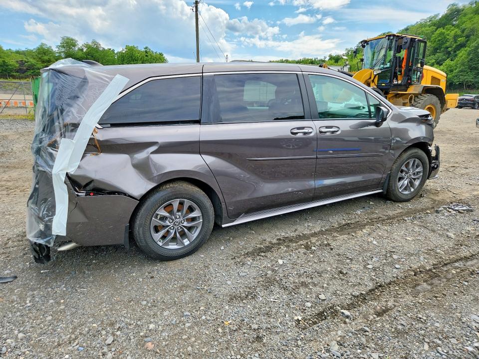 2024 Toyota Sienna VIN 5TDYSKFCXRS121462 COPART salvage auction — REAR END, Ny - Mv-907A Salvage Certificate, sold $6,900 on 2026-07-16 (photo 3)