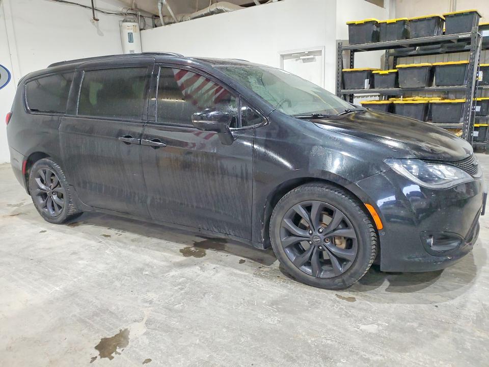 2018 Chrysler VIN 2C4RC1GG8JR230674 COPART salvage auction — HAIL, Ok - Cert Of Title-Salvage, sold $5,800 on 2026-07-22 (photo 4)