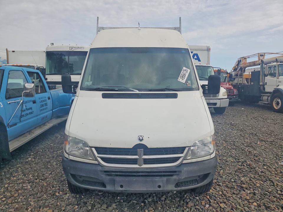2004 Sprinter 2500 sprin VIN WD2PD644645680660 COPART salvage auction — MINOR DENT/SCRATCHES, Nj - Cert Of Title-Salvage (P), sold $625 on 2026-08-18 (photo 5)