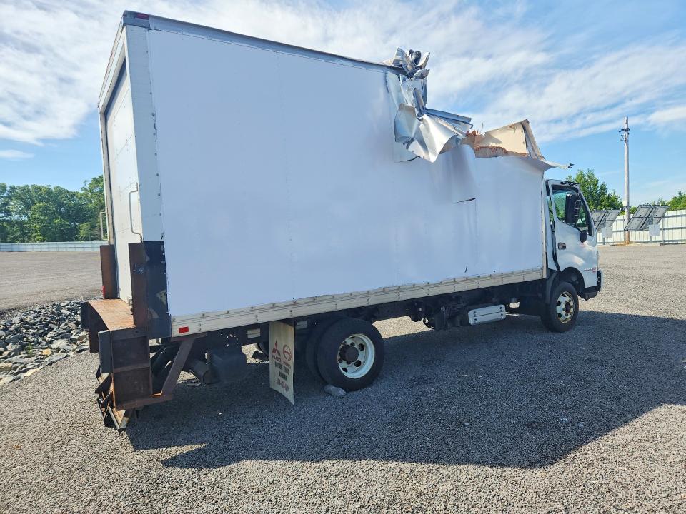 2019 Hino 155 VIN JHHYDM1H7KK007812 COPART salvage auction — ROOF, MA - CERT OF TITLE-SALVAGE, sold $300 on 2026-07-29 (photo 3)