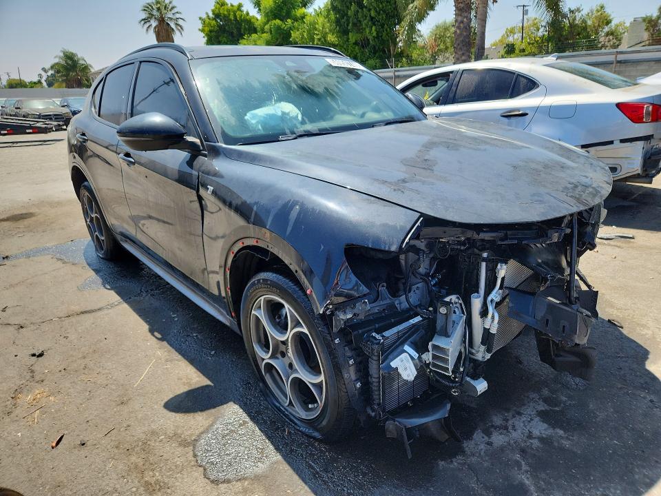 2024 Alfa romeo Stelvio VIN ZASPAKBN4R7D75336 COPART salvage auction — FRONT END, CA - CERTIFICATE OF TITLE, sold $3,200 on 2026-07-21 (photo 4)