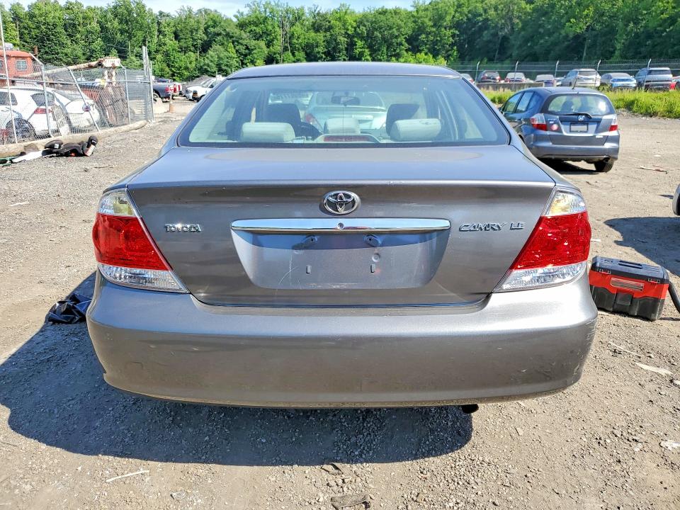 2005 Toyota Camry VIN 4T1BE30KX5U964145 COPART salvage auction — SIDE, Md - Cert Of Salvage > 75% Damage, sold $450 on 2026-07-02 (photo 6)