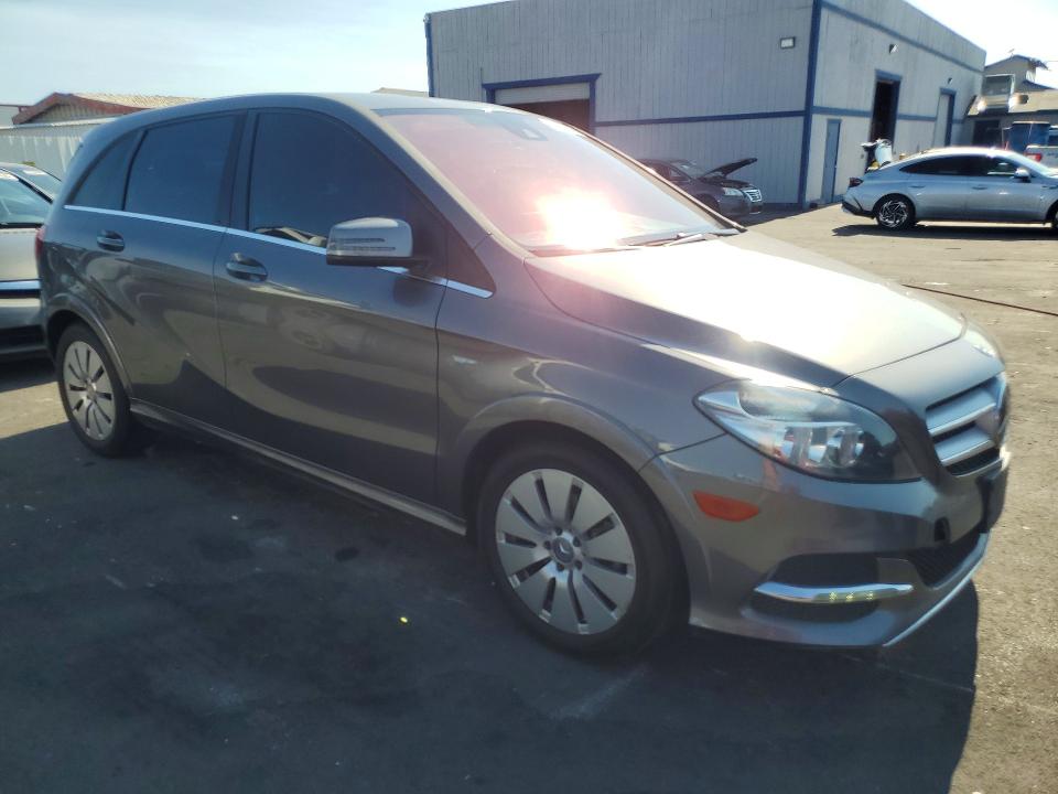 2017 Mercedes-benz VIN WDDVP9AB7HJ016326 COPART salvage auction — MINOR DENT/SCRATCHES, Nv - Certificate Of Title, sold $5,500 on 2026-07-27 (photo 4)